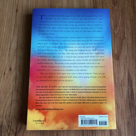 LIVING IN THE F.O.G. (Favor of God) by Mike Evans Christian Book NEW - Picture 2 of 11